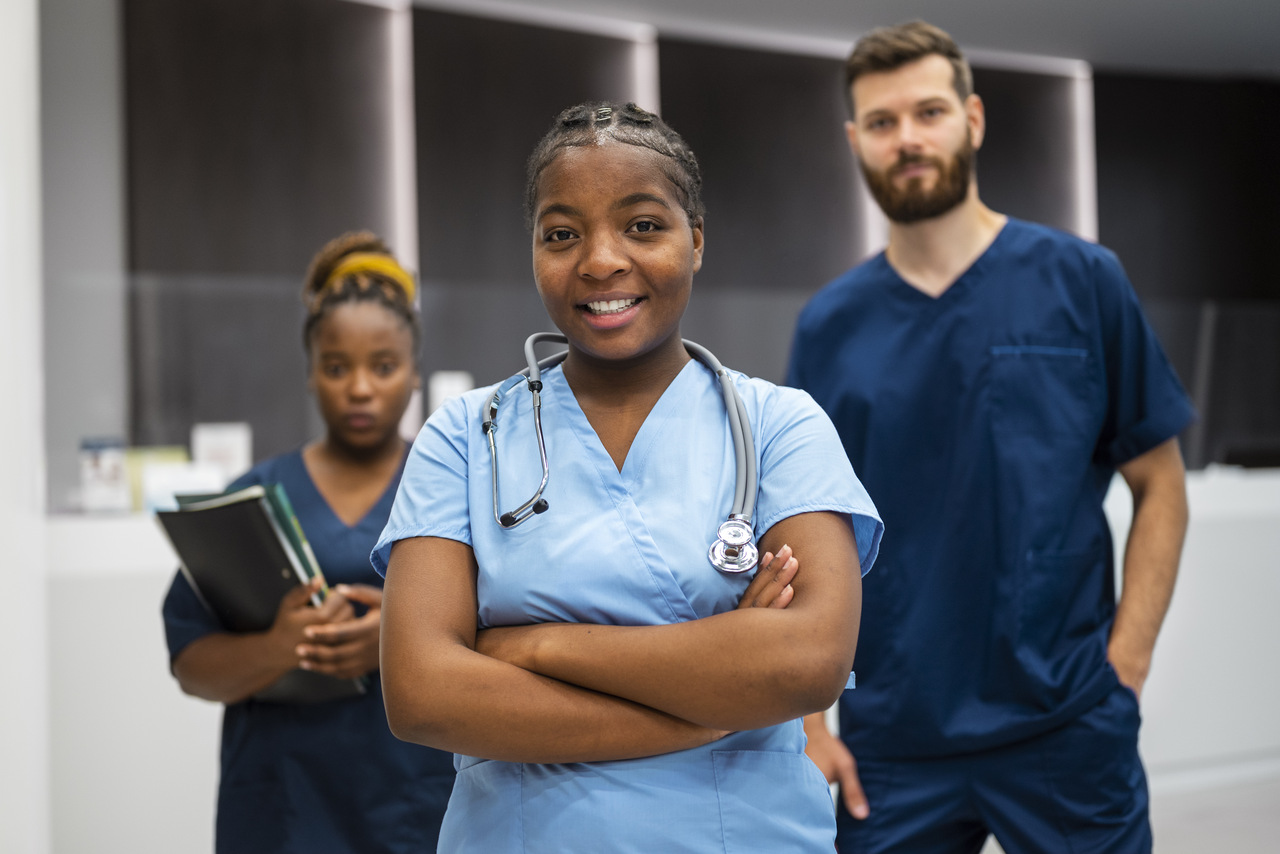 Em quais áreas um Técnico de Enfermagem pode se especializar?